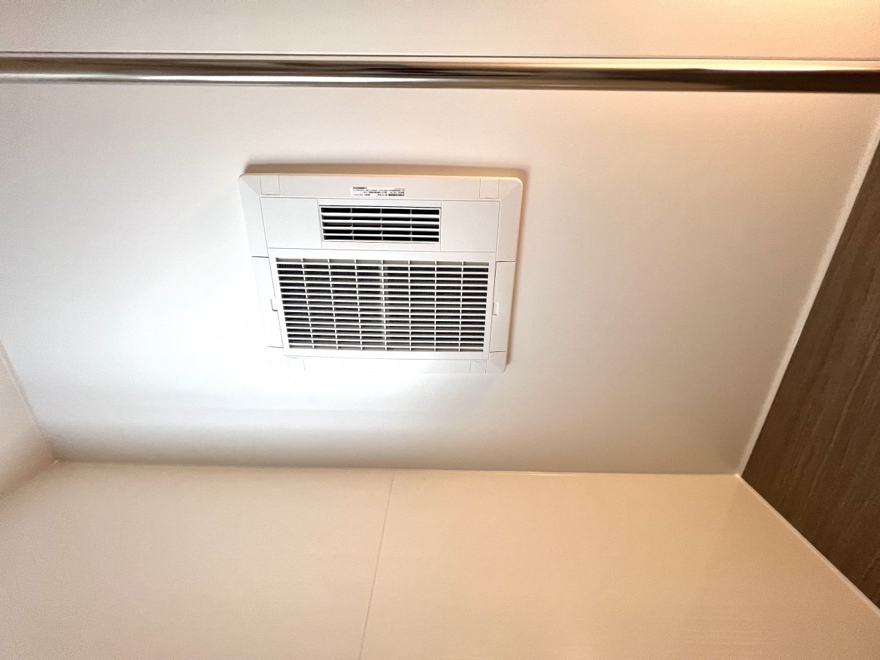 甲斐市大下条1号棟　浴室暖房乾燥機
